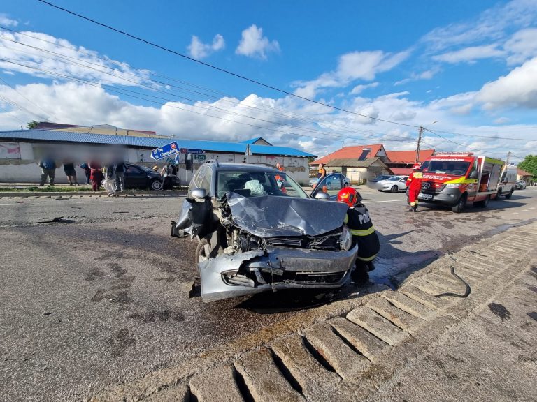 FOTO Accidentul de la Ilișești a produs de un șofer care nu a observat că vehiculul din fața lui se pregătea să vireze la stânga