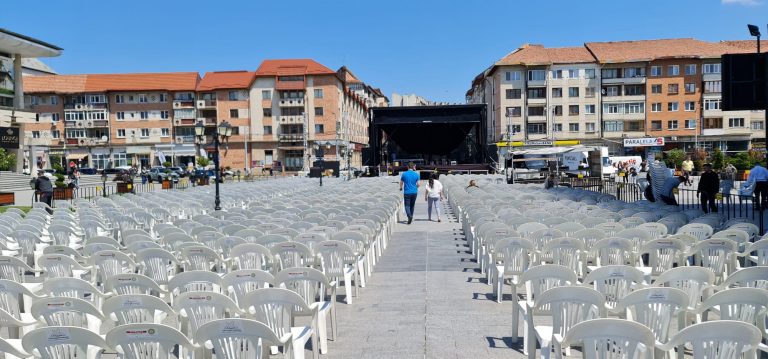 FOTO Centrul Sucevei este pregătit pentru Gala Laureaților și concertul Orchestrei Metropolitane București din cadrul Festivalului Internațional „Ciprian Porumbescu”