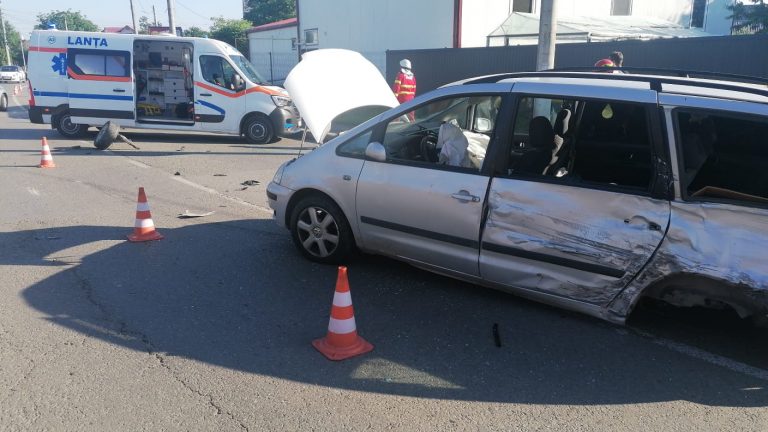 FOTO Carambolul cu patru mașini de la Șcheia a fost produs de un șofer care nu a dat prioritate într-o intersecție