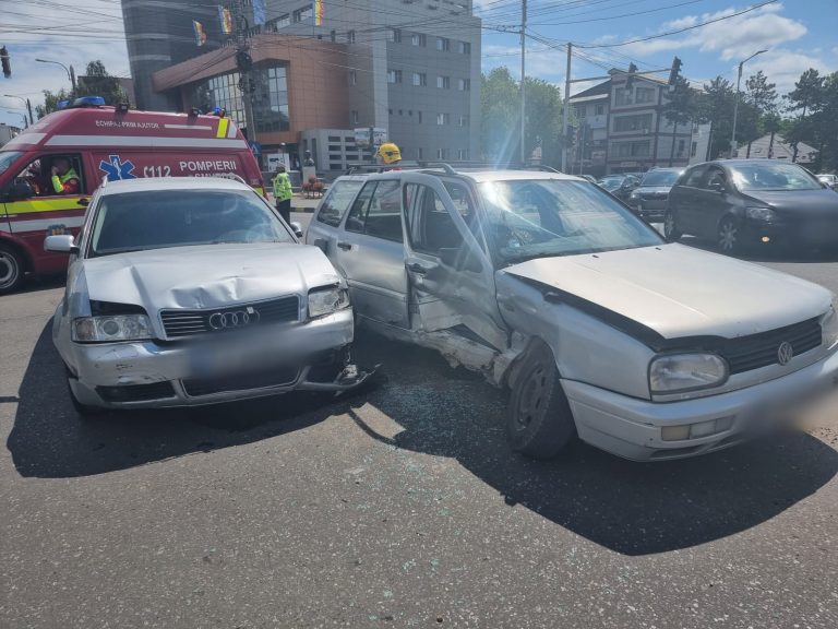 VIDEO FOTO Accidentul din intersecția de la Primăria Suceava a fost produs de o șoferiță care a trecut pe roșu