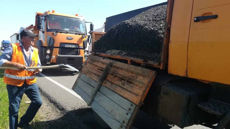 VIDEO FOTO Lucrări ample desfășurate în zona Vămii Siret pentru deblocarea traficului rutier din zonă