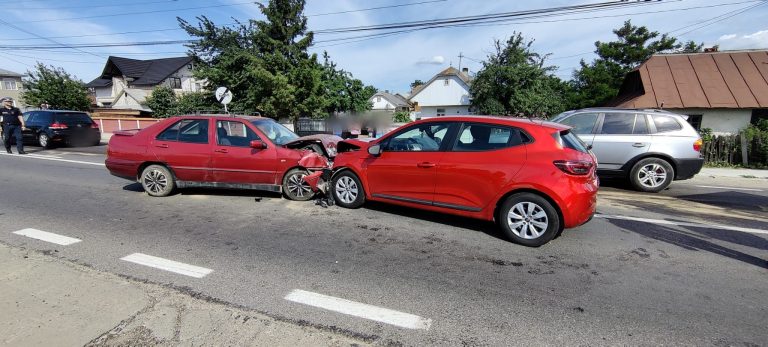 FOTO Accident cu doi răniți produs la Dumbrăveni