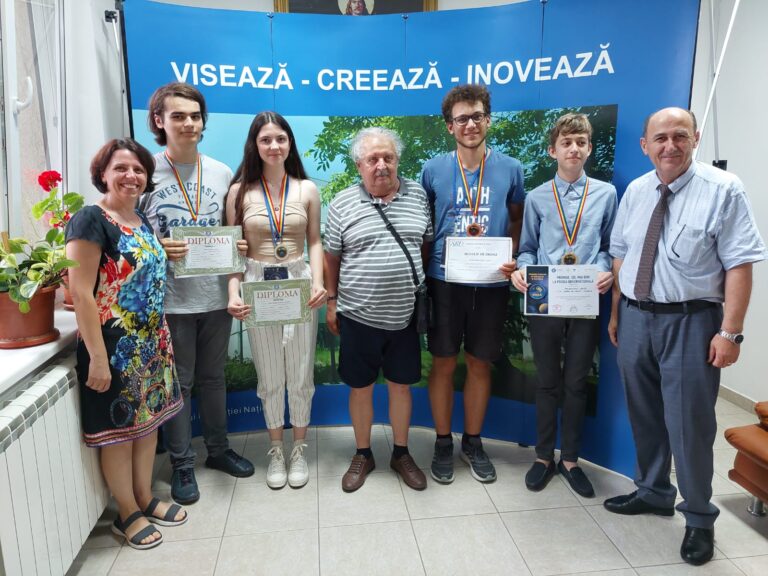 FOTO Trei elevi de la Colegiul Național „Ștefan cel Mare” din Suceava au fost selectați în lotul României pentru Olimpiadele Internaționale de Astronomie și Astrofizică