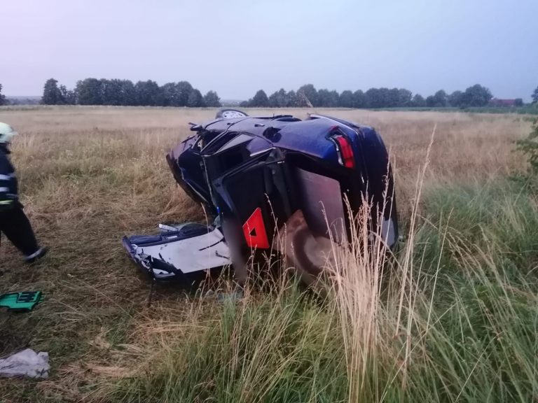 FOTO Grav accident de circulație produs la Vicovu de Sus. Un băiat de 18 ani este inconștient