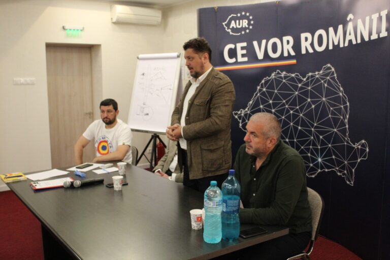 VIDEO FOTO Caravana „Ce vor românii” organizată de AUR a ajuns la Suceava. Liderul AUR Claudiu Târziu: „Facem o consultare publică a celor care sunt în afara partidului nostru, dar care au valori asemănătoare sau identice cu noi”