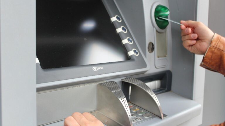 Percheziții făcute în Suceava la hoții din bancomate