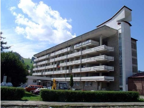 O turistă a fost găsită moartă într-o cameră de la Hotelul Intus din Vatra Dornei