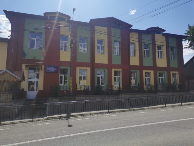 Învățământul din comuna Grănicești poate concura cu ușurință cu cel din mediile urbane din județ: „Avem profesori dedicați, toți sunt calificați, majoritatea cu gradul I”