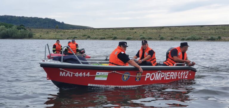 UPDATE VIDEO FOTO Trupul tânărului dispărut în lacul de acumulare de la Lipoveni a fost recuperat de pompieri