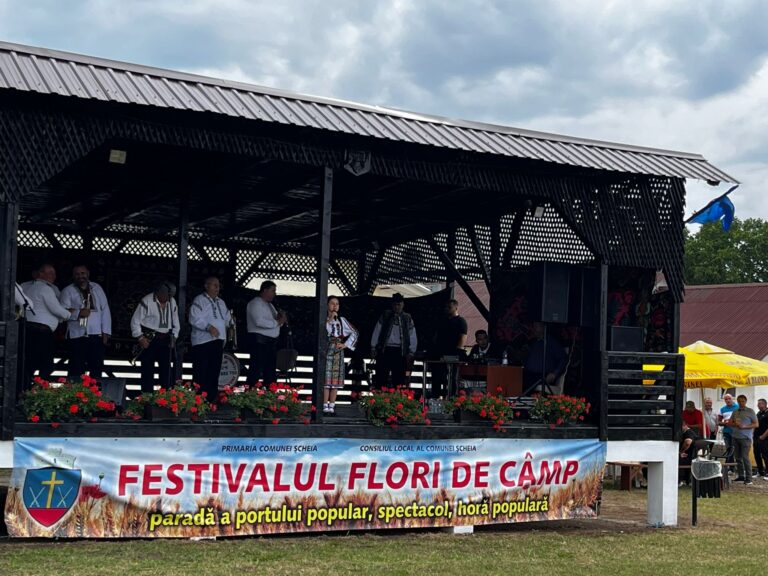 FOTO Zilele Mihoveniului au fost sărbătorite cu mare fast de către autorități și localnici: „Ne bucurăm că putem organiza spectacole, ducând astfel mai departe tradițiile neamului nostru”