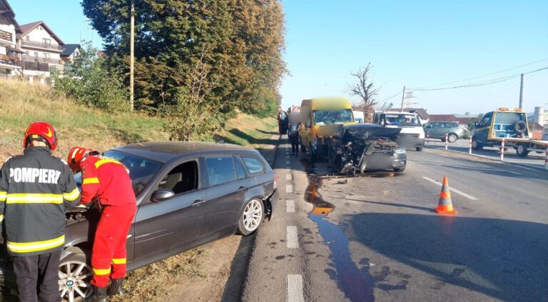 FOTO Carambol între patru mașini produs de un tânăr din Dumbrăveni la ieșire din Suceava spre Salcea