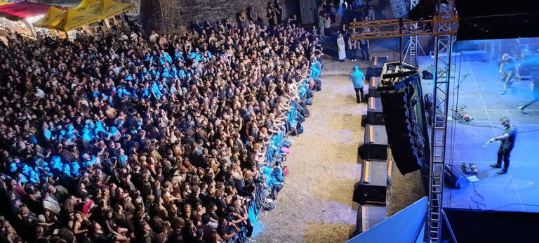 FOTO Peste 4.300 de persoane au luat parte la Festivalul Cetății de Rock a Sucevei