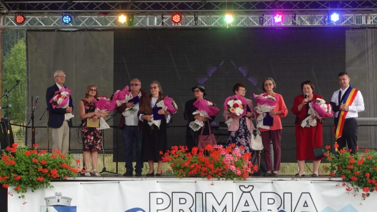 FOTO Cea de-a XXIV-a ediție a Festivalului Internațional „Cântecul Cetinii” a avut un real succes chiar dacă ploaia le-a dat bătăi de cap organizatorilor: „Am pregătit pentru turiștii noștri, pentru cei din diaspora cât și pentru localnicii noștri, un eveniment deosebit”