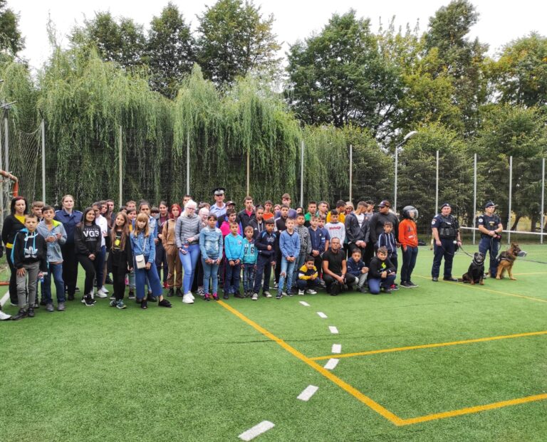 FOTO Aproximativ 100 de copii suceveni au participat la o activitate de tipul „Ziua Porților Deschise” pentru sărbătorirea a 129 de ani de la înființarea Jandarmeriei Rurale