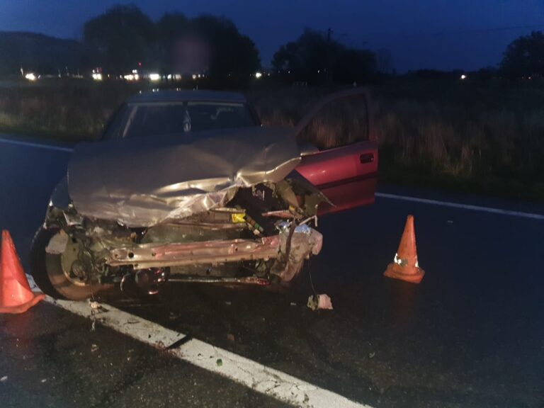FOTO Un tânăr beat din Stulpicani a produs un accident la ieșire din Gura Humorului spre Păltinoasa după ce s-a angajat într-o depășire pe linie continuă