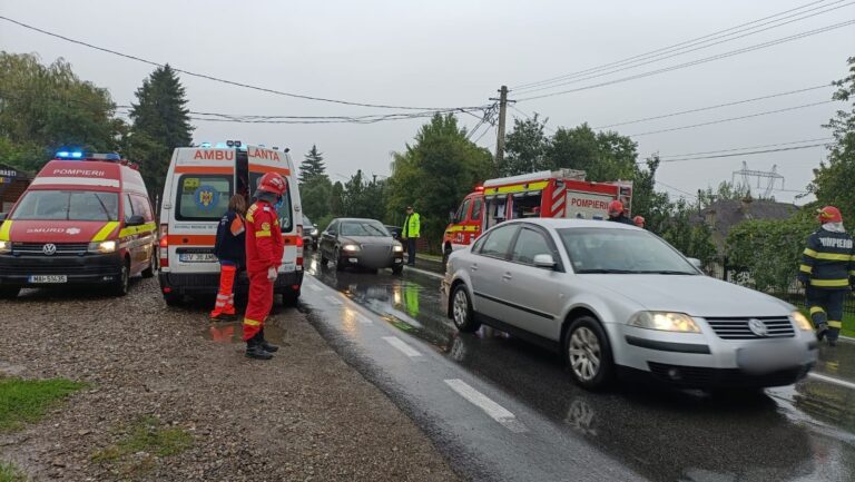FOTO Carambol cu 5 autovehicule produs pe raza localității Vadu Moldovei