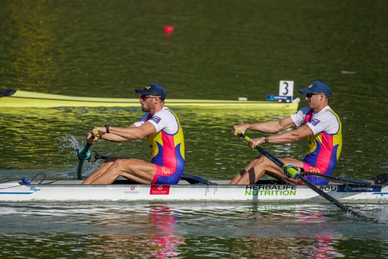 Sucevenii Marius Cozmiuc și Sergiu Bejan au câștigat medalia de aur la proba de dublu rame a Campionatului Mondial de Canotaj din Cehia