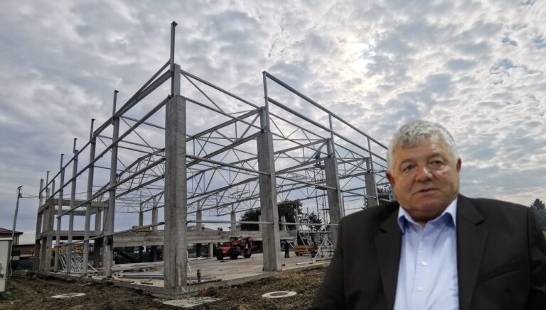 FOTO Sala de sport din comuna Zvoriștea va fi finalizată până la sfârșitul acestui an: „S-a lucrat toată vara și pot spune că sunt mulțumit de stadiul în care sunt acum lucrările”