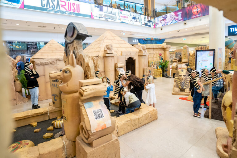 „Kids in Pyramids” la Iulius Mall Suceava – expoziție interactivă despre istoria Egiptului Antic