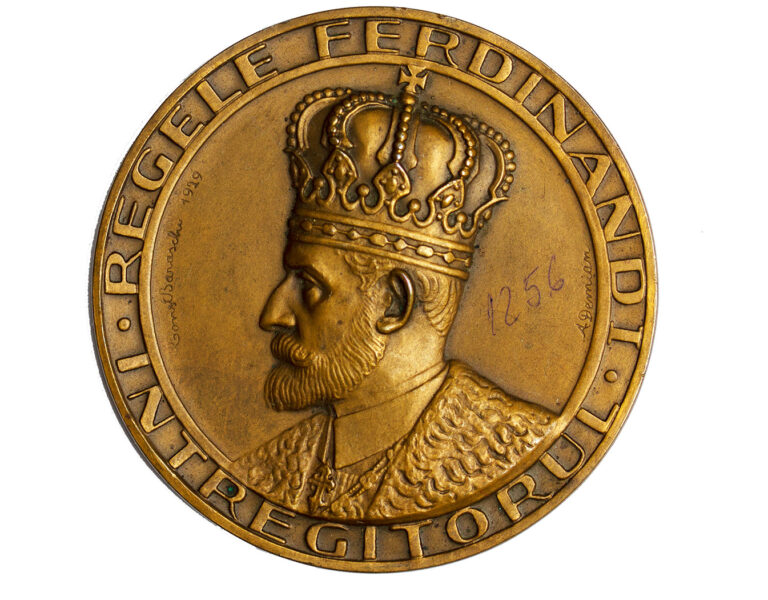 FOTO Microexpoziție organizată la Muzeul Național al Bucovinei cu ocazia împlinirii a 100 de ani de la încoronarea Regelui Ferdinand I și a Reginei Maria