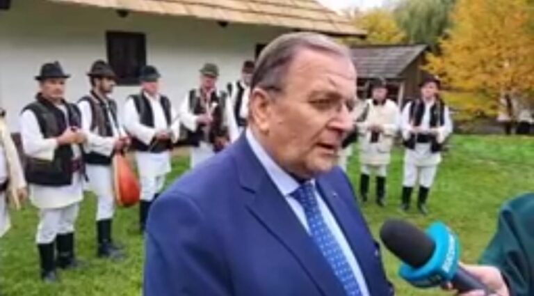 Gheorghe Flutur, la deschiderea Festivalului Rapsozilor de la Suceava: „Festivalul are scopul de a umbla în lada de zestre a vechilor talente, curate, nealterate și autentice”