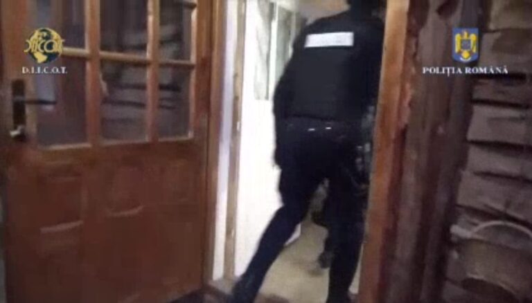 VIDEO Tatăl din Grănicești care și-a transformat în sclavi proprii copii la ferma lui de măgari a fost arestat preventiv