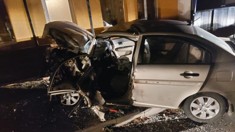 FOTO Un șofer care a pătruns cu mașina pe contrasens și-a pierdut viața în accidentul de la Fălticeni