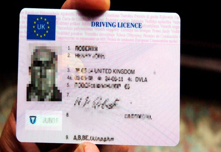 Permis de conducere britanic cumpărat cu 6.000 de euro, depistat de polițiștii din Șcheia. Un bărbat aflat la volanul unei autoutilitare Mercedes-Benz s-a ales cu dosar penal după ce semnătura sa nu a coincis cu cea de pe documentul fals