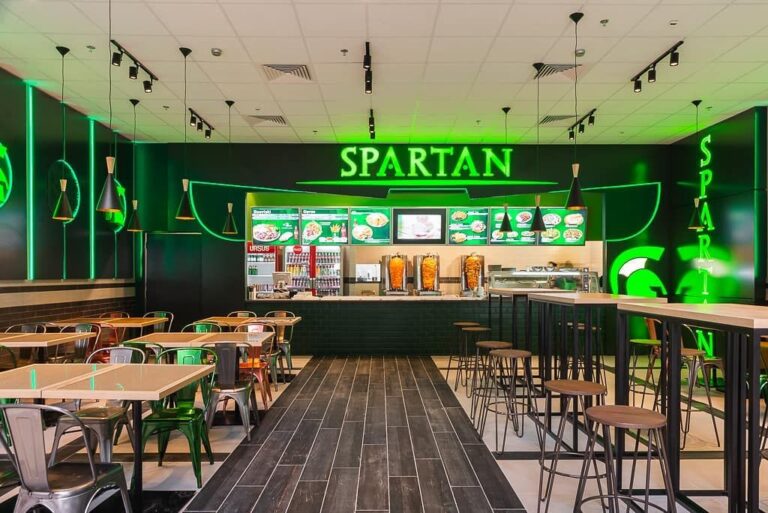 VIDEO Nereguli cu duiumul descoperite de Protecția Consumatorului la un restaurant Spartan: „A fost ținută peste noapte ce a rămas de ieri”