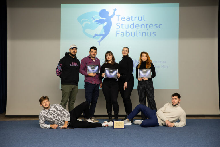 Trupa de Teatru Studențesc Fabulinus s-a întors cu trei premii de la Festivalului Național Studențesc de Teatru Contemporan „ActFest” de la Galați