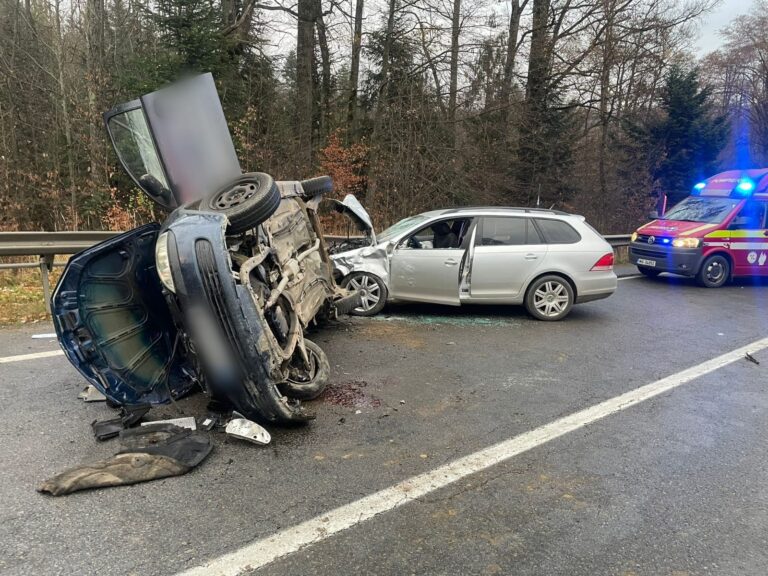 FOTO Un tânăr de 20 de ani a ajuns în comă la spital după ce a fost implicat într-un accident la ieșire din Ilișești spre Păltinoasa