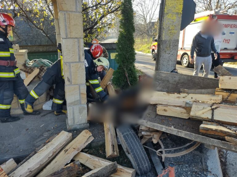 FOTO Accidentul de la Rădășeni a fost produs de un căruțaș din Mălini care transporta lemne fără acte