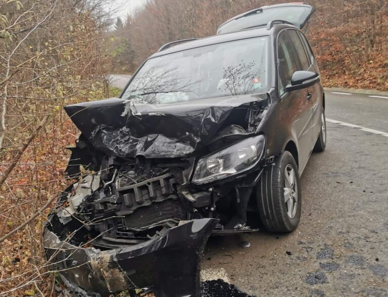 Accident produs la Capu Câmpului de o șoferiță care a intrat cu mașina pe contrasens