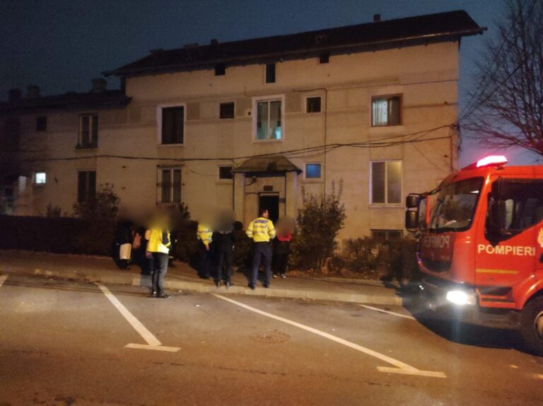 FOTO Incendiul de la blocul din Fălticeni a pornit de la o butelie folosită pentru încălzire