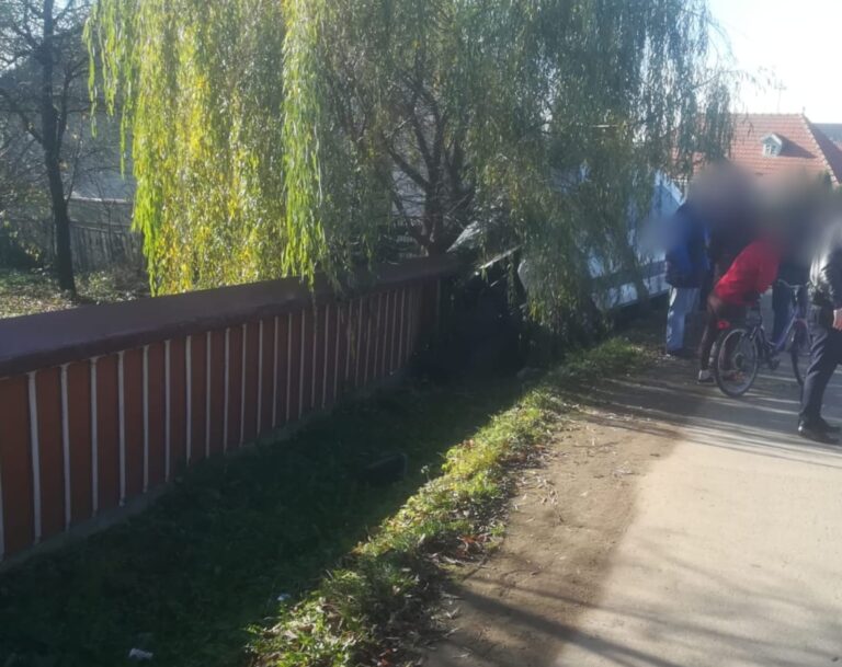 FOTO 8 persoane au fost rănite după ce un microbuz a ieșit de pe drum, la Iaslovăț