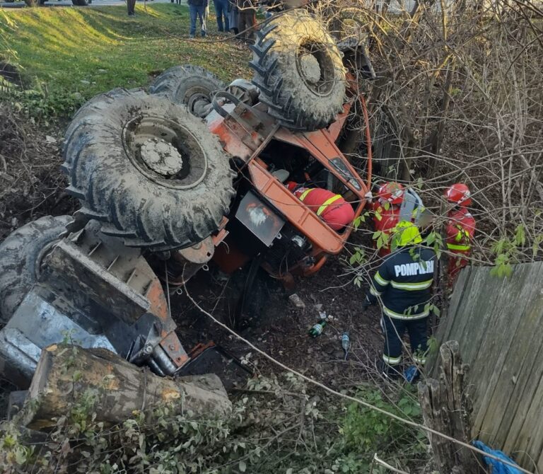 FOTO Un bărbat s-a răsturnat cu un TAF, la Râșca
