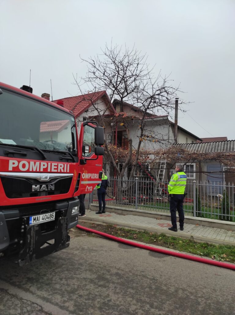 FOTO Incendiu izbucnit într-o gospodărie din Rădăuți de la un burlan metalic