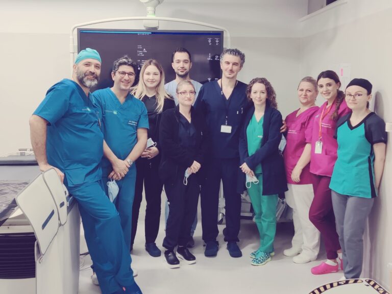 FOTO Intervenții în premieră făcute la Spitalul Județean Suceava pentru pacienții dializați, cu sprijinul unui doctor de la Paris