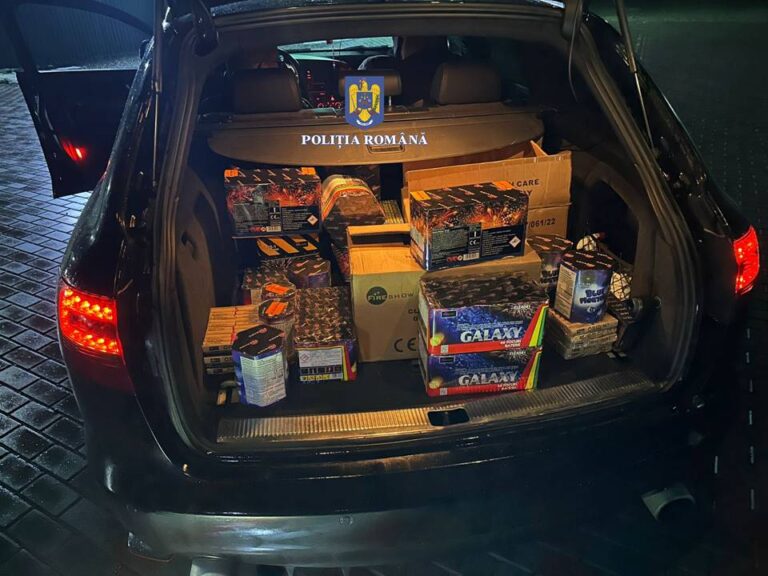 FOTO Peste o tonă de materiale pirotehnice au fost confiscate de polițiștii suceveni