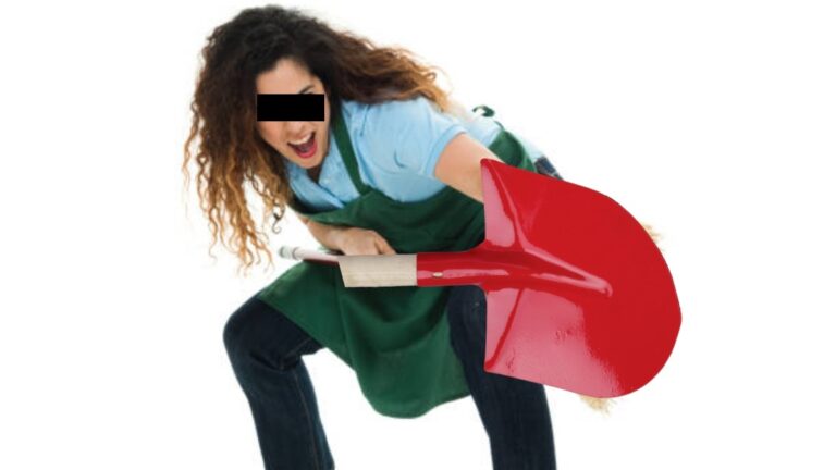 O femeie și-a spart nasul cu o lopată în timp ce încărca materiale reciclabile pe o platformă din Marginea