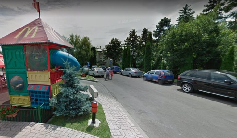 Doi bărbați s-au bătut în parcarea de la McDonald’s