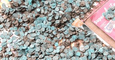 FOTO Tezaur medieval, falsificat la Suceava, descoperit de o echipă de muncitori care săpa un șanț