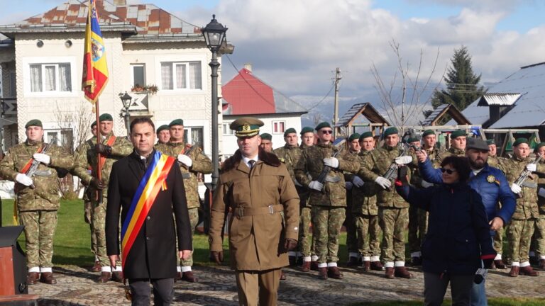 FOTO Ziua Bucovinei a fost sărbătorită exemplar la Poiana Stampei, Poarta de intrare în Bucovina: „Trăiască Bucovina, Trăiască România și să ne păzească Dumnezeu de cele rele și să ne aducă cele bune”