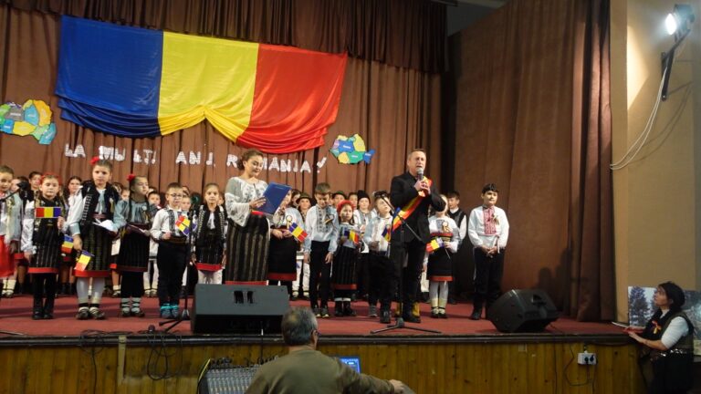 FOTO Ziua Națională a României a fost sărbătorită cu mic cu mare la Putna, Ierusalimul neamului românesc: „Orice român ar trebui să ajungă măcar o dată la Putna”
