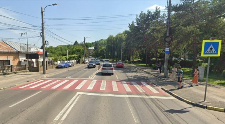 O tânără a fost lovită de o mașină pe trecerea pentru pietoni de la Grup
