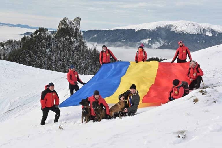 Niculai Barbă, vicepreședintele CJ Suceava, a sărbătorit Ziua Națională a României alături de membrii Salvamont Suceava: „La mulți ani, cu sănătate, pe cărări de munte”