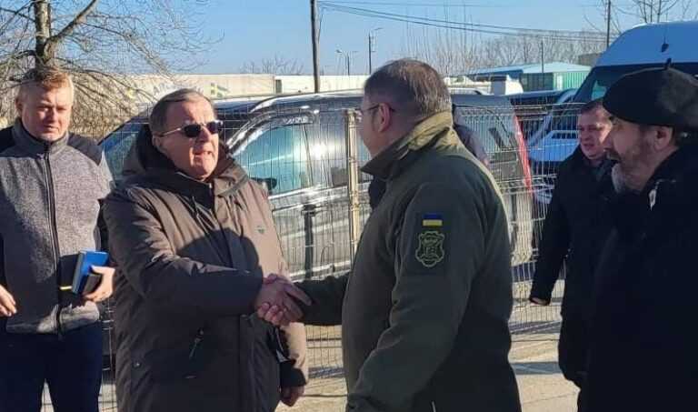 Gheorghe Flutur, despre coada de TIR-uri din Vama Siret: „Specialiștii din vămi spun că acest vârf de trafic se va reduce după 27 decembrie”