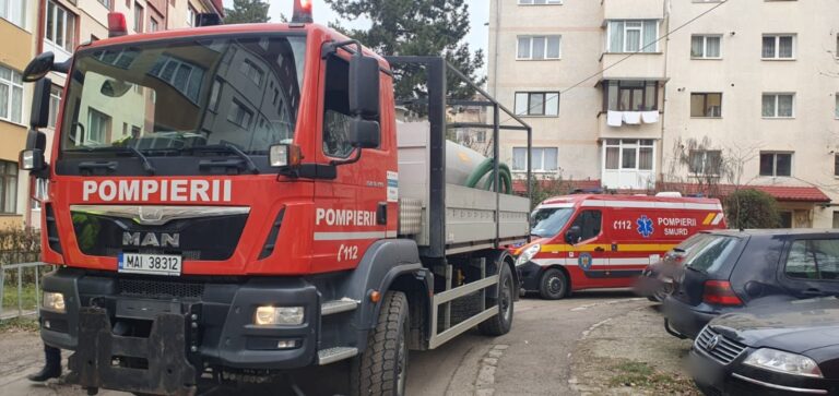 FOTO Incendii puse intenționat la subsolurile a două blocuri din cartierul George Enescu