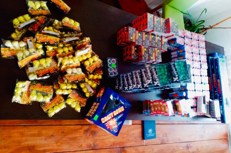 FOTO Peste 400 de articole pirotehnice au fost confiscate de jandarmii rădăuțeni