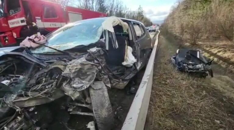 VIDEO FOTO Un grav accident rutier s-a produs la Ilișești. 8 persoane au fost implicate, 5 dintre ele fiind încarcerate